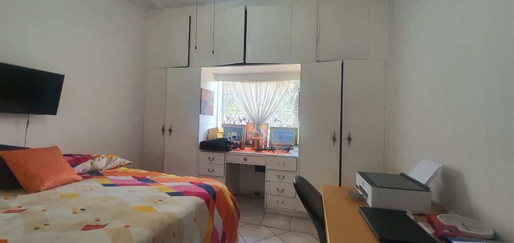 Dwelling 1 1st family bedroom