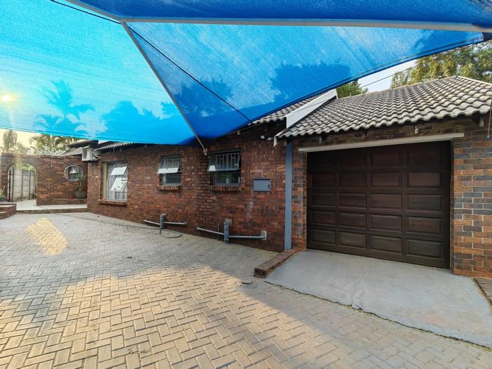 For Sale: House in Geelhoutpark with pool, lapa, and ample parking.