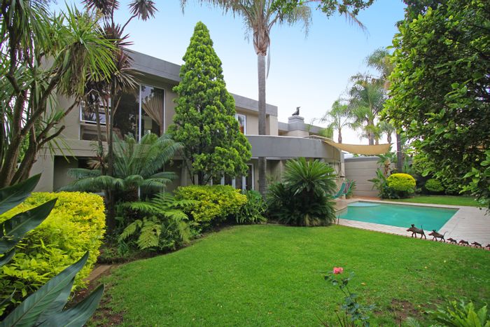 Kyalami Estates House For Sale: 4 bedrooms, pool, bar, workspaces, and staff accommodation.