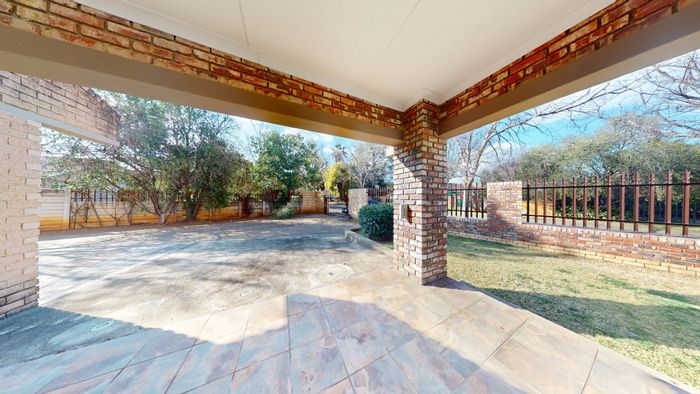 For Sale: Spacious 5-bedroom house in Kannoniers Park with entertainment lapa and solar power.