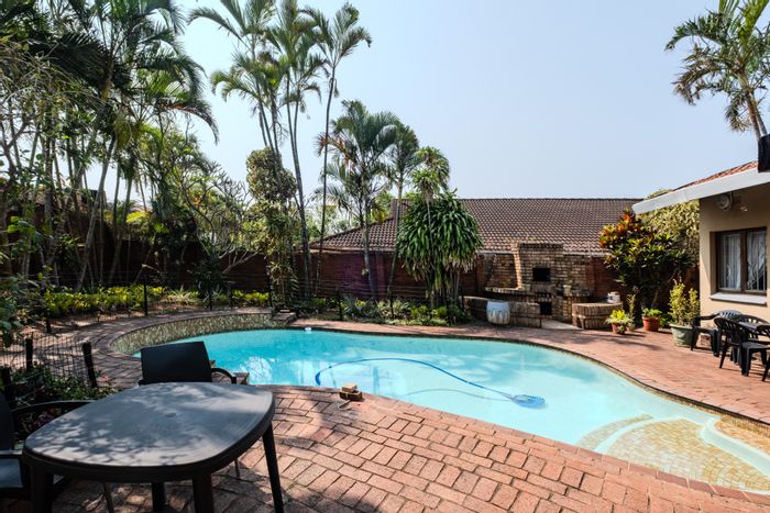 For Sale: House in Herrwood Park with pool, office, flatlet, and ample parking.