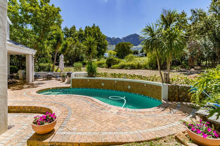 For Sale: Spacious 5-bedroom house in Erinvale Golf Estate with golf course views.