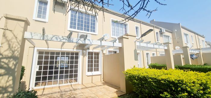 2-Bedroom Townhouse To Rent in Louis Trichardt Central with garage and communal garden.