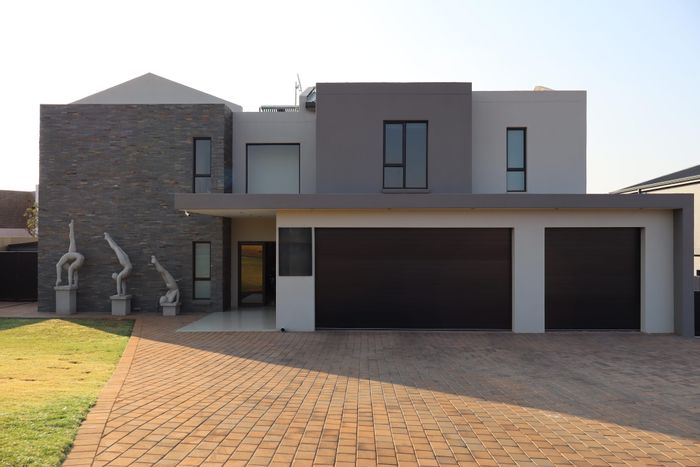 For Sale: House in Cashan with 4 bedrooms, double garage, and estate security.
