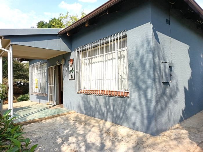 House for Sale in Brakpan Central: 3 Bedrooms, outdoor dwelling, large garden.