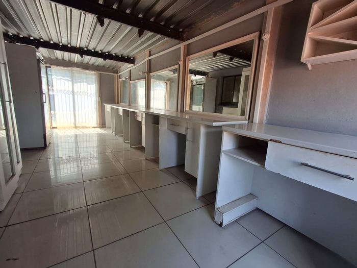 Clarina House For Sale: 3 beds, 2 baths, spacious yard, lapa, and parking.
