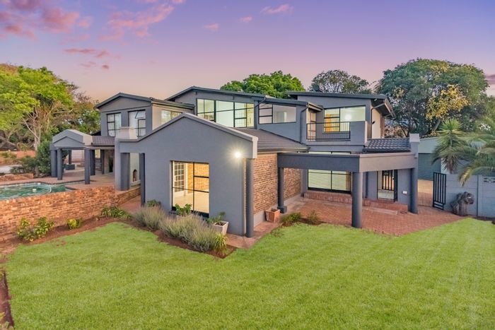 Spacious Noordheuwel house with pool, cottage, and multiple living areas for sale.