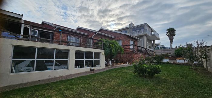 Wavecrest House For Sale: 5 bedrooms, garden flat, ideal for families or rentals.