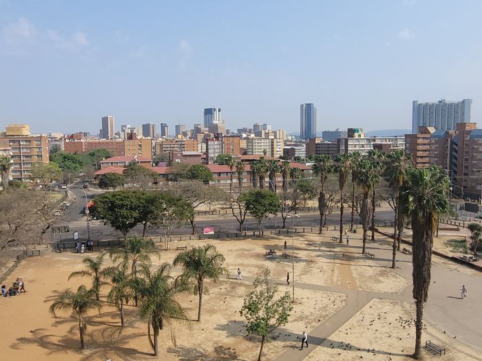 For Sale: Income-generating flat in Sunnyside, 1 bedroom, secure building, prime location.