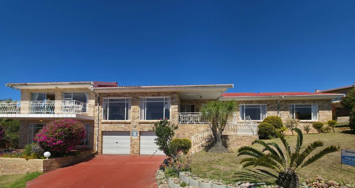 Wavecrest House For Sale: Ocean views, spacious layout, flatlet, and braai area.