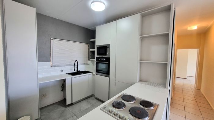 For Sale: Townhouse in Solheim with balcony, built-in braai, and 24-hour security.