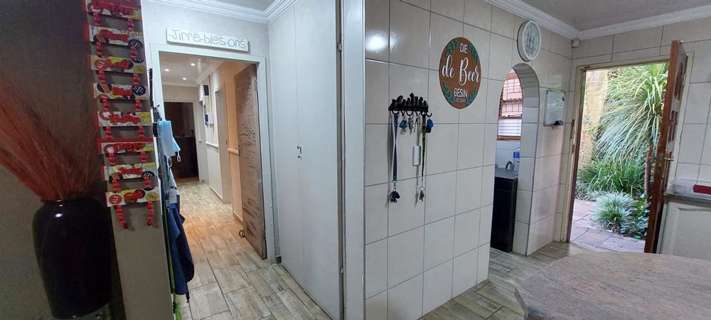 Laundry entrance right