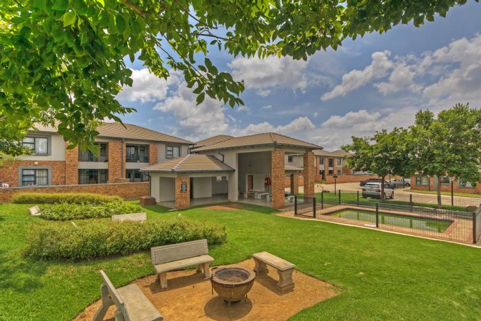 For Sale: 2-Bedroom Apartment in Noordwyk with Pool, Clubhouse, and Parking.