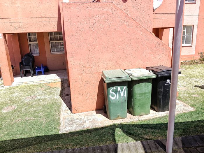 3-Bedroom Apartment To Rent in Alberton Central with 2 Bathrooms and Parking.