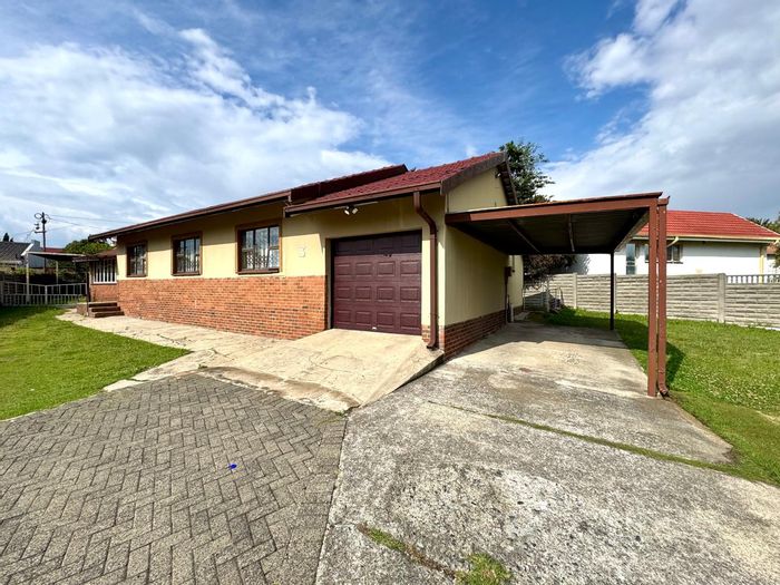 Evander House For Sale: 3 bedrooms, garden, garage, near schools, versatile quarters.