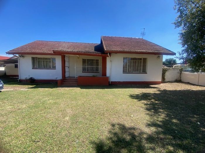 Scottsville House For Sale: 3 bedrooms, spacious yard, close to schools.