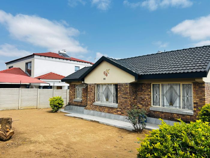 House for Sale in Louis Trichardt Industrial Area: 3 bedrooms, large stand, prime location.