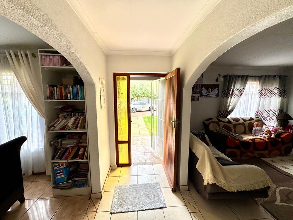 Foyer/front entrance