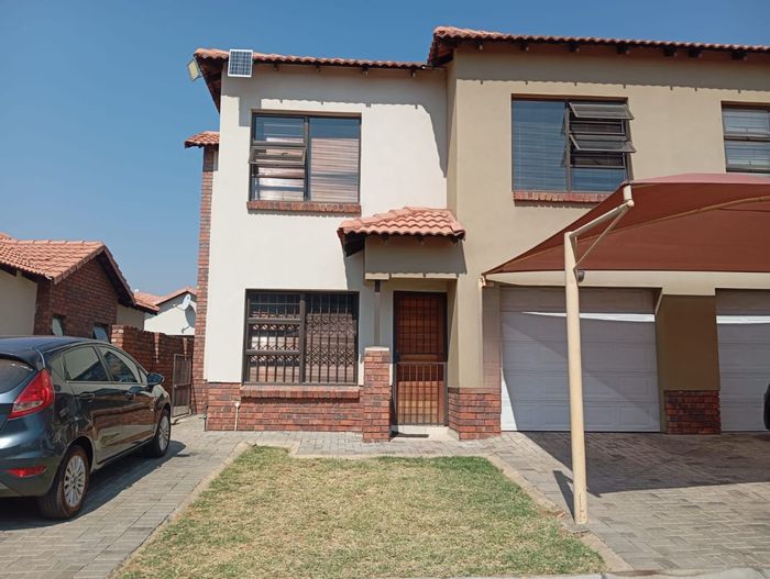 For Sale: House in Waterval East - 3 Bedrooms, 2 Bathrooms, Open Plan Living.