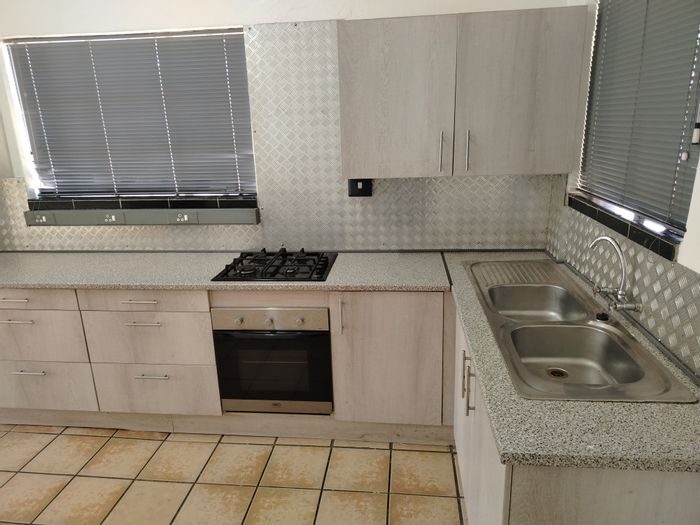 Cottage To Rent in Anzac: 1 bedroom, garden, parking, near primary school.