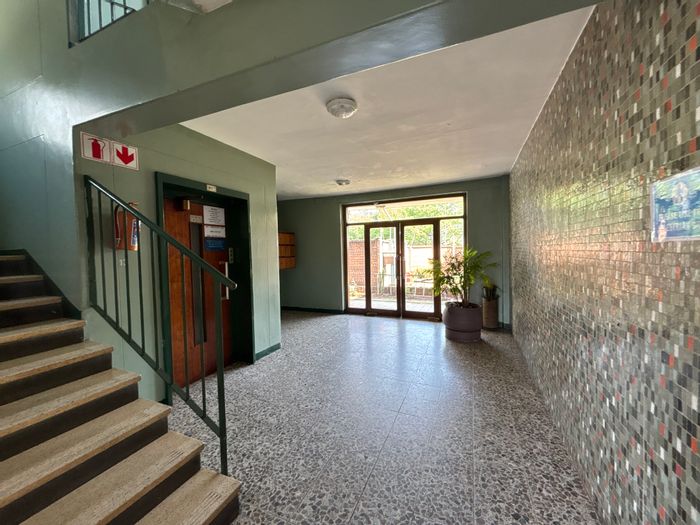 For Sale: 3-bedroom townhouse in Denlee with lake views and dual access.