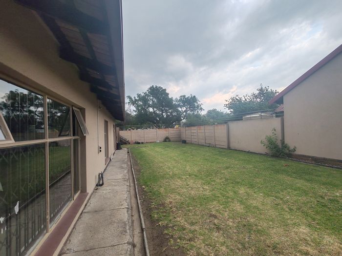 For Sale: House in Secunda Central with 3 bedrooms, garage, and outdoor stoep.