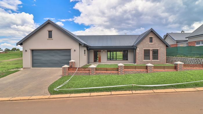 For Sale: House in St Johns Village with pool, clubhouse, and pet-friendly amenities.