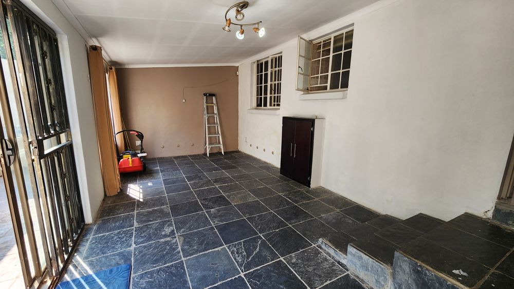 Entertainment room with laundry