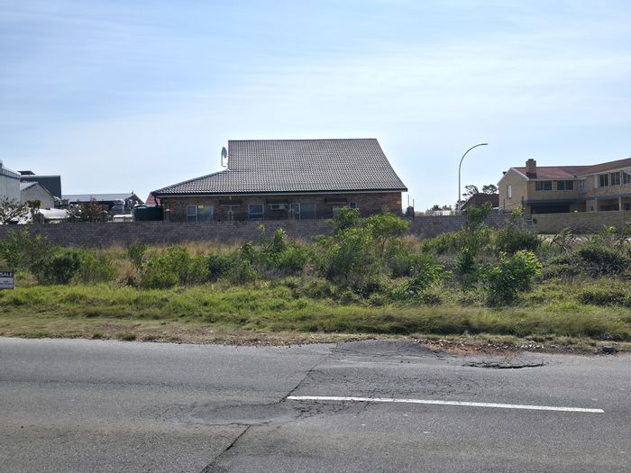 Wavecrest For Sale: 717 m² vacant land, corner plot, zoned for business rights.