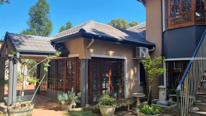 Clydesdale Duet For Sale: 4 Bedrooms, 4 Bathrooms, Spacious Living, Prime Location.