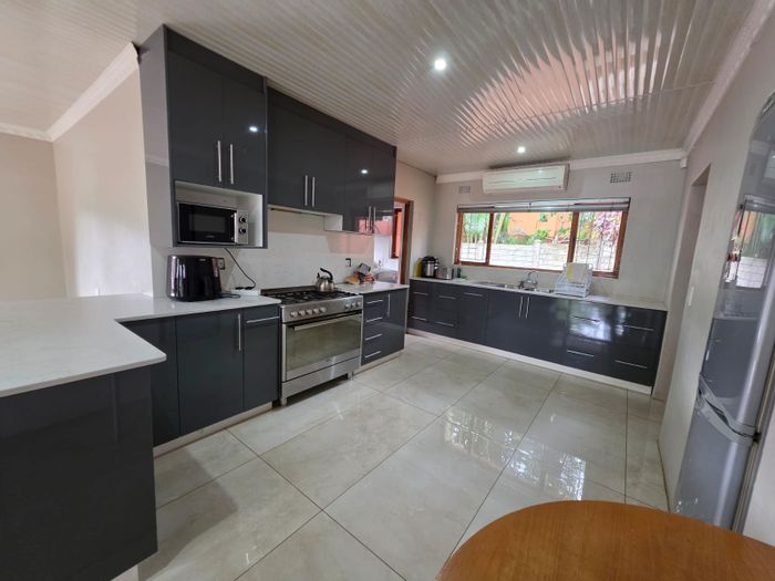 3-bedroom house with pool, double garage, and spacious living in Richem. For Sale.