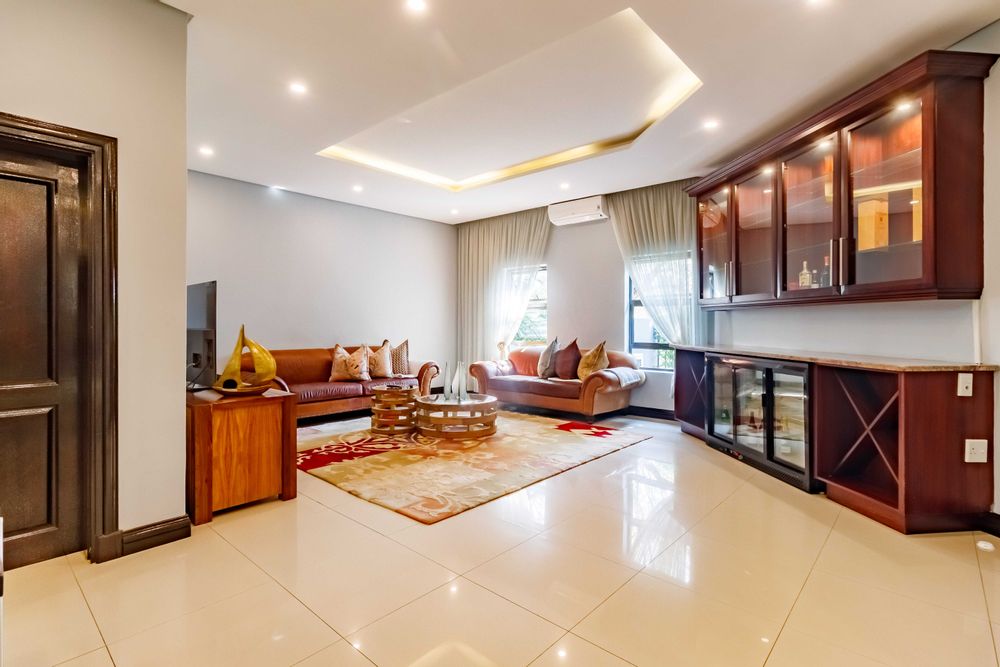 Formal Lounge and Bar Area