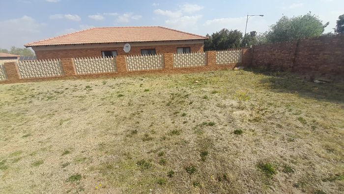 Vacant Land for Sale in Ferryvale: Approved plans for 3-bedroom home, secure estate.