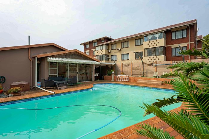 4-Bedroom House with Pool, Flatlet & Parking – Illovo Beach, For Sale