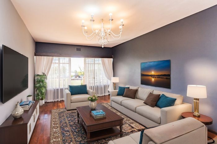 For Sale: Apartment in Monument with 2 bedrooms, balcony, and lock-up carport.