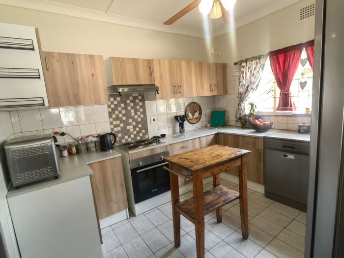 For Sale: Noycedale House with 3 bedrooms, renovated kitchen, and ample parking.