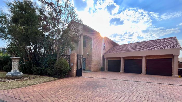 For Sale: House in Parkhaven with pool, staff room, and secure estate amenities.