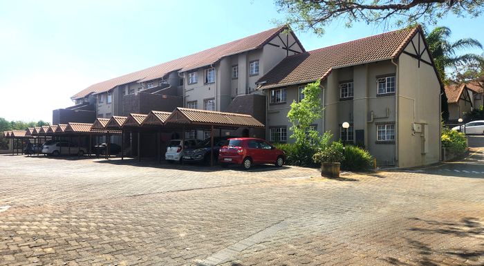 For Sale: 2-Bedroom Apartment in Faerie Glen with 24-hour security and balcony.