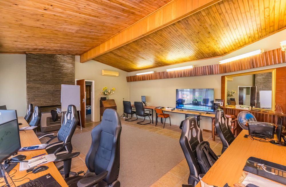 Flat living space with Fireplace