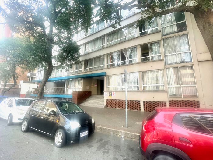 2-Bedroom Apartment For Sale in Durban Central with 24-hour security and lift access.