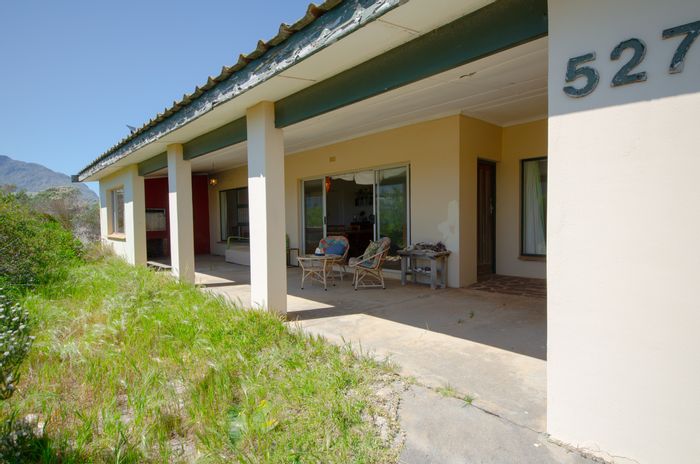 For Sale: House in Pringle Bay Central with sea views, braai, and beach access.