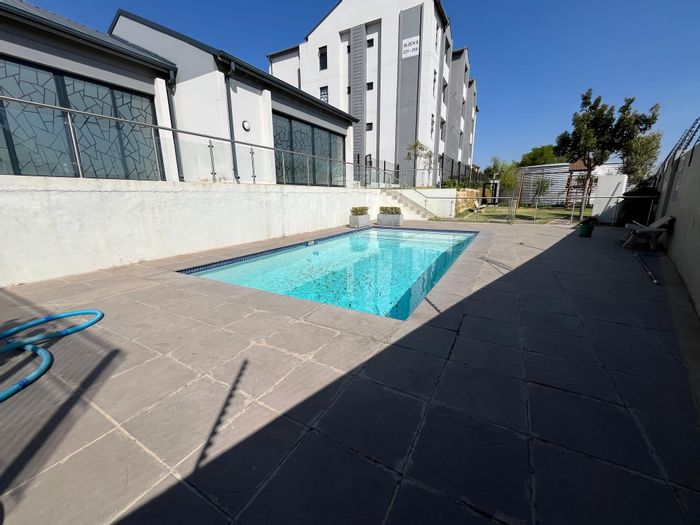 Carlswald Townhouse For Sale: Pool, clubhouse, secure parking, 24-hour security.