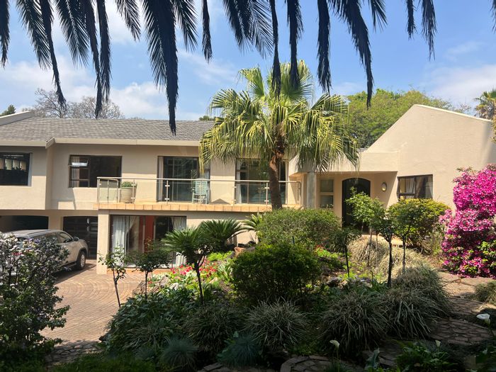 For Sale: Spacious St Andrews house with pool, garden, and double garage.