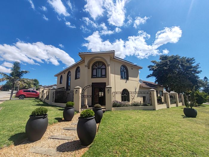 For Sale: House in Strelitzia Park with pool, braai area, and spacious layout.