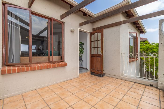 For Sale: 2-Bedroom Apartment in Sunninghill with Pool, Gym, and Tennis Court.