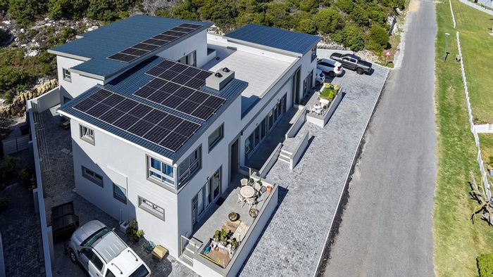 Agulhas Central House For Sale: Multi-generational living, ocean views, self-contained units.