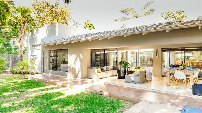 For Sale: Spacious Bedfordview Central house with pool, inverter, and staff accommodation.