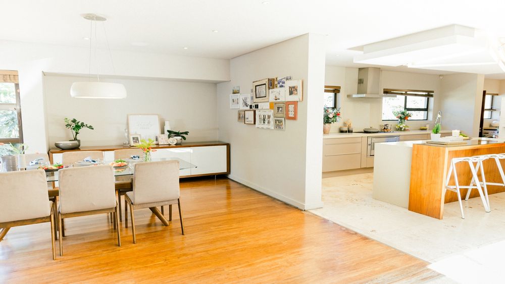 Open plan dining room and kitchen