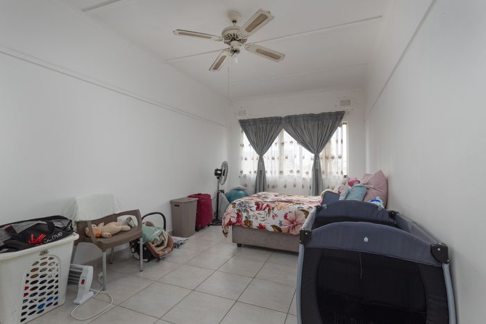 Essenwood Apartment For Sale: 2 Bedrooms, Garage, Spacious Living, Great Location.