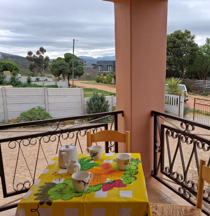 House for Sale in Bot River Avenues: 2 beds, indoor braai, waterwise garden.